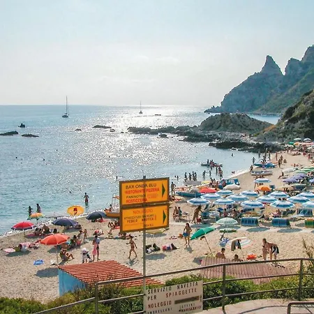 Amazing In Feriehus Belmonte Calabro